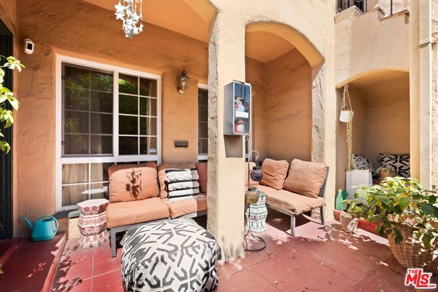 4253 Franklin Avenue, Los Angeles, CA 90027