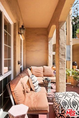 4253 Franklin Avenue, Los Angeles, CA 90027