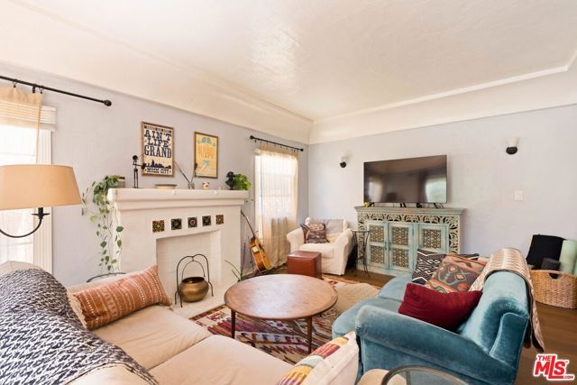 4253 Franklin Avenue, Los Angeles, CA 90027