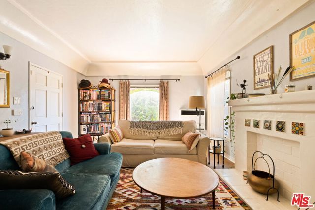 4253 Franklin Avenue, Los Angeles, CA 90027