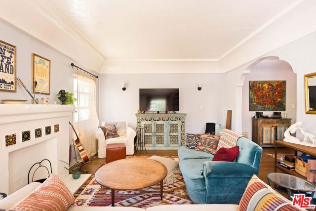 4253 Franklin Avenue, Los Angeles, CA 90027