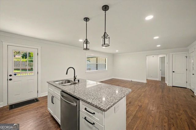 17 Crestwood Road, Cartersville, GA 30121