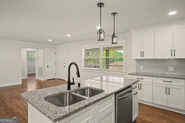 17 Crestwood Road, Cartersville, GA 30121