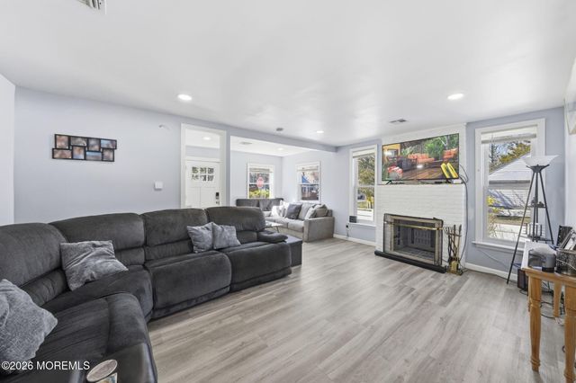 67 London Road, Brick, NJ 08723