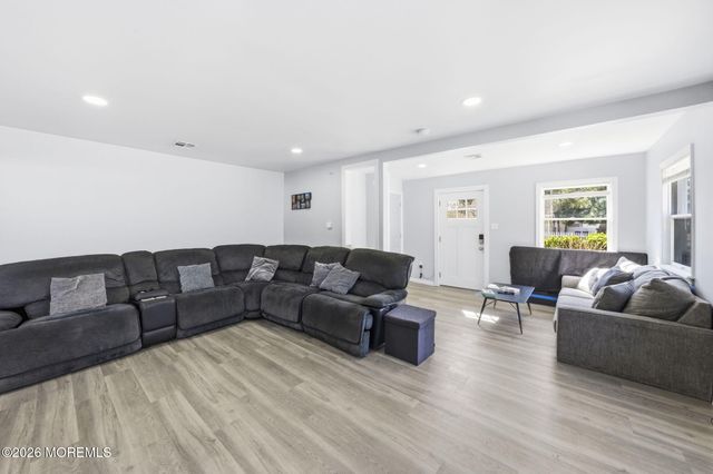 67 London Road, Brick, NJ 08723