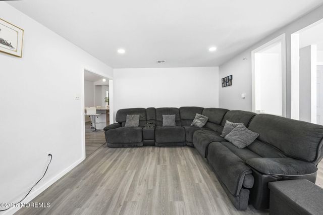 67 London Road, Brick, NJ 08723