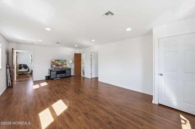 67 London Road, Brick, NJ 08723