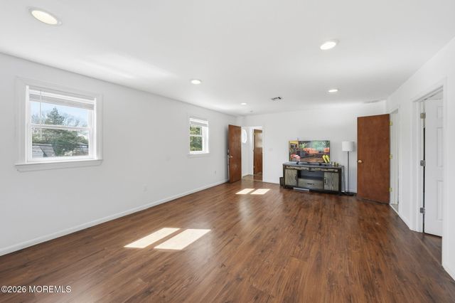 67 London Road, Brick, NJ 08723