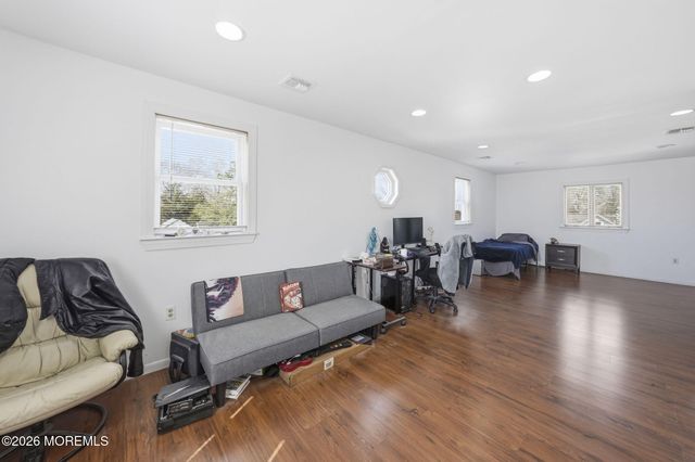 67 London Road, Brick, NJ 08723