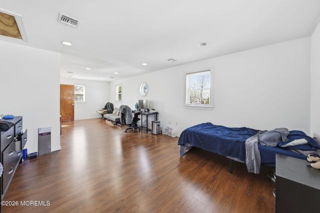 67 London Road, Brick, NJ 08723