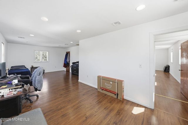 67 London Road, Brick, NJ 08723