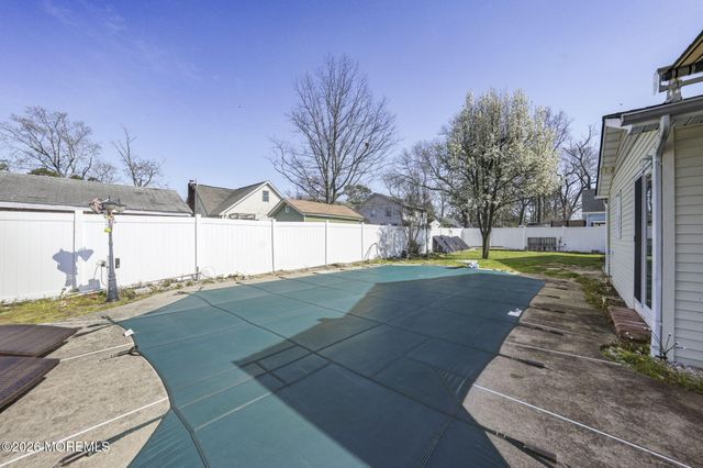 67 London Road, Brick, NJ 08723