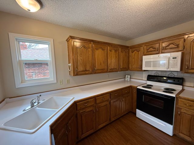 1419 W Whiteside Street, Springfield, MO 65807