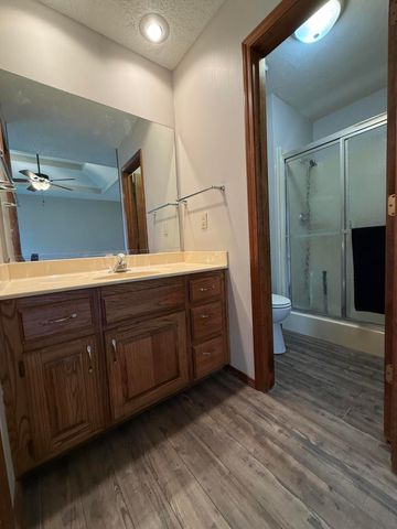 1419 W Whiteside Street, Springfield, MO 65807