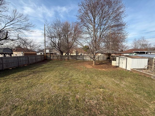 1419 W Whiteside Street, Springfield, MO 65807