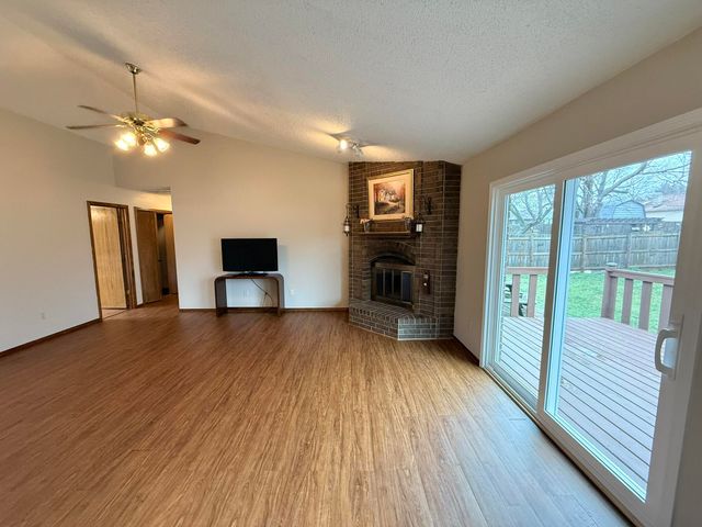 1419 W Whiteside Street, Springfield, MO 65807