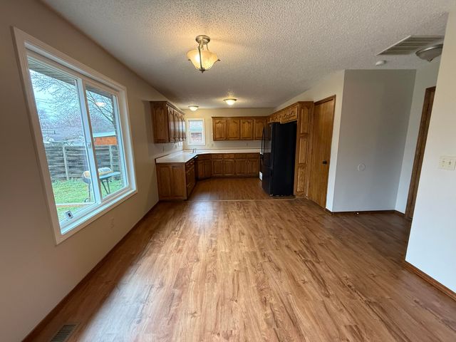 1419 W Whiteside Street, Springfield, MO 65807