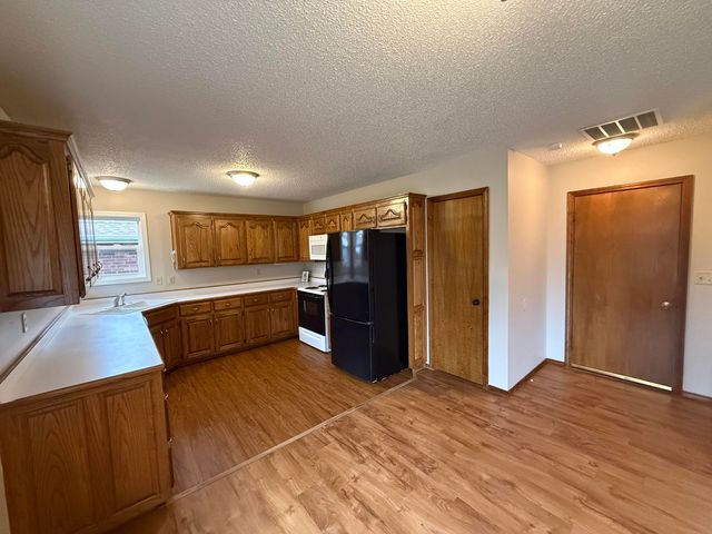 1419 W Whiteside Street, Springfield, MO 65807