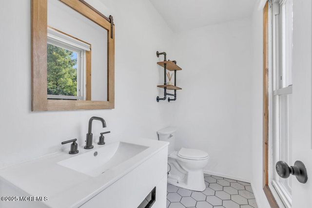 34 Birmingham Drive, Jackson, NJ 08527