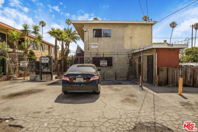 7427 S Figueroa Street, Los Angeles, CA 90003