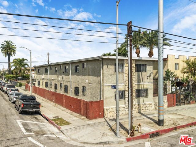 7427 S Figueroa Street, Los Angeles, CA 90003