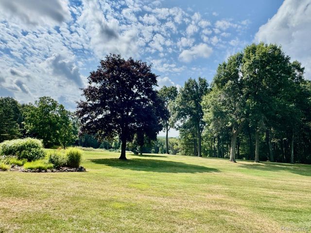 2250 E Dryden Road, Metamora Township, MI 48455