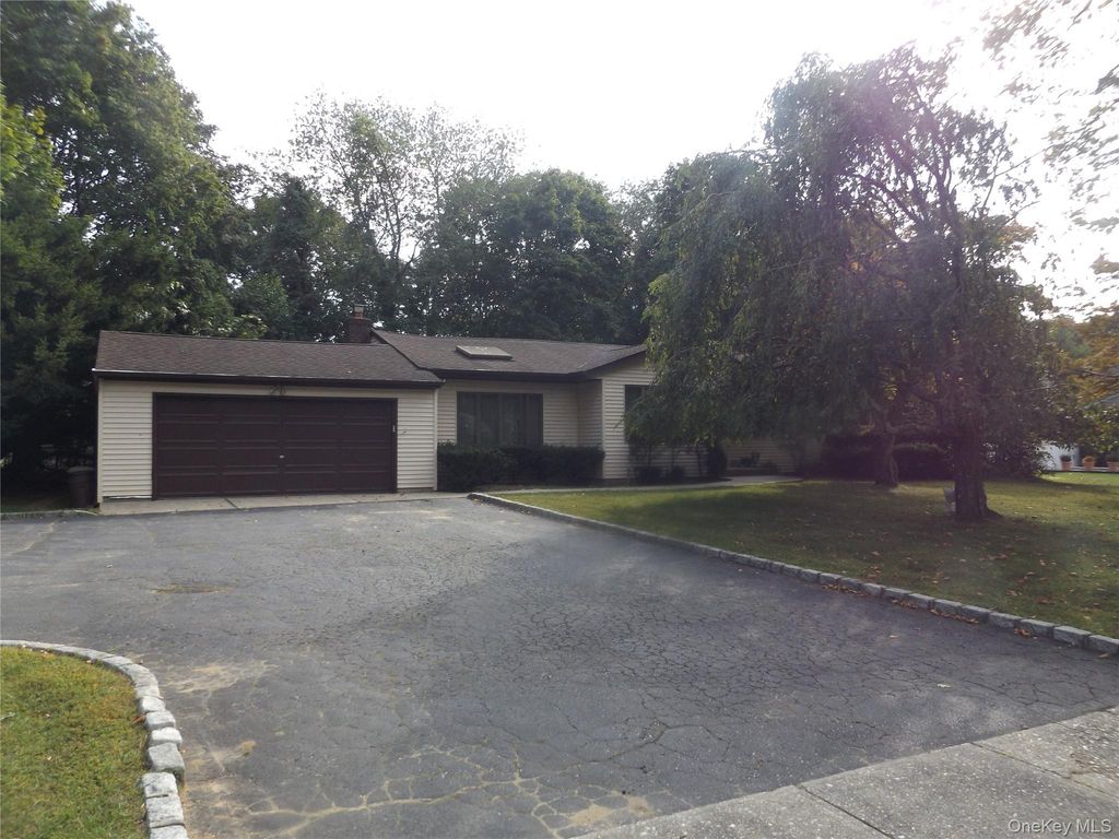 56 Rose Street, Smithtown, NY 11787