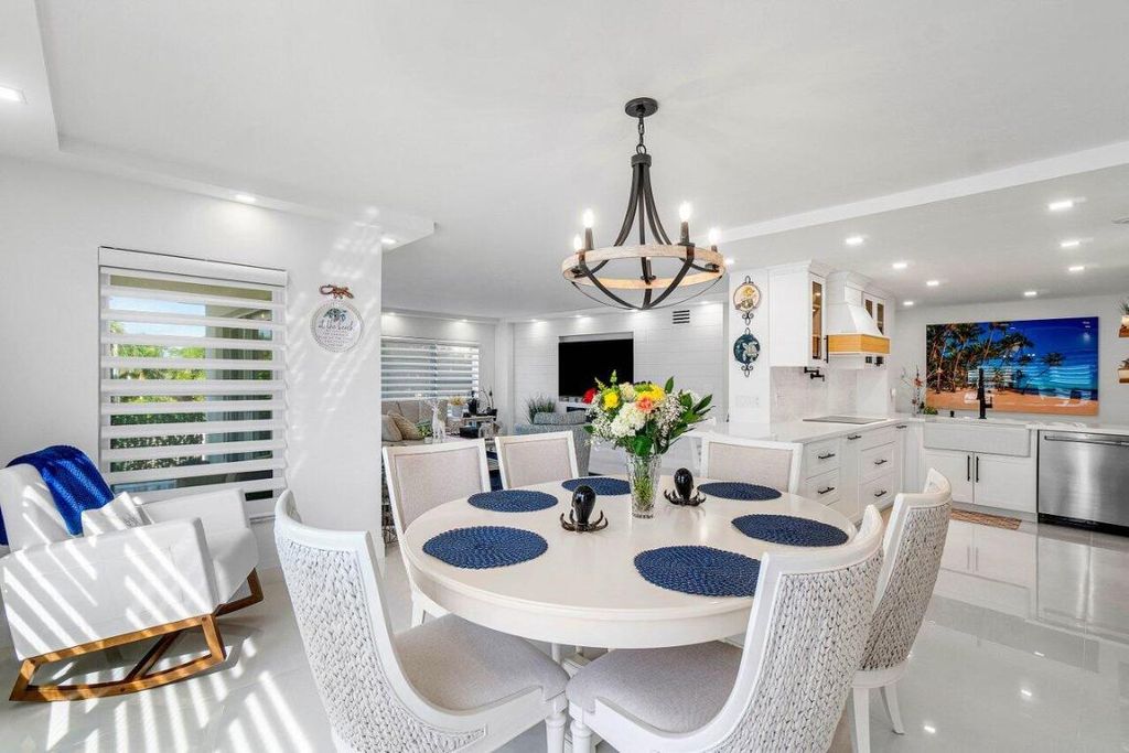 Image 11 of property listing at 875 E Camino Real 3e, Boca Raton, FL 33432