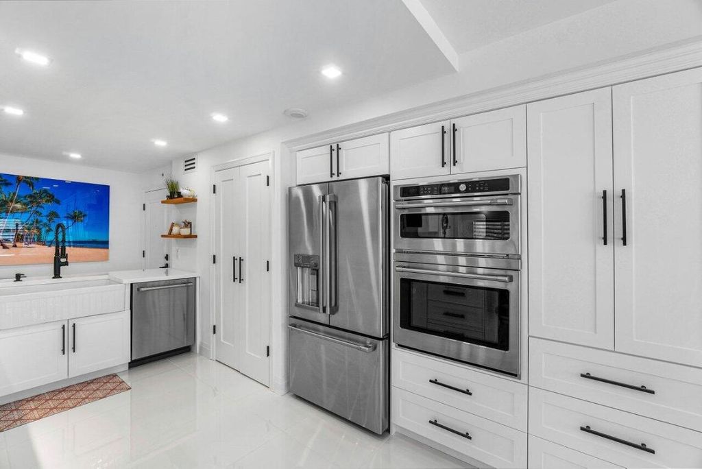 Image 14 of property listing at 875 E Camino Real 3e, Boca Raton, FL 33432