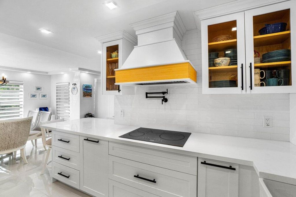 Image 16 of property listing at 875 E Camino Real 3e, Boca Raton, FL 33432