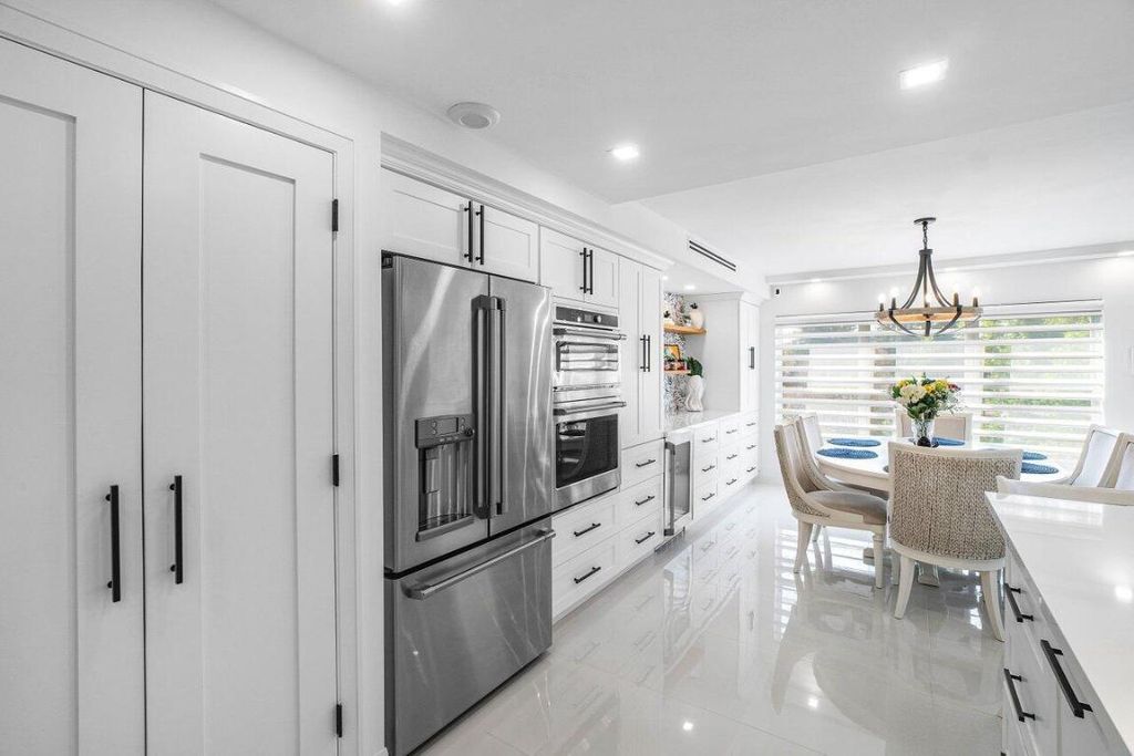 Image 17 of property listing at 875 E Camino Real 3e, Boca Raton, FL 33432