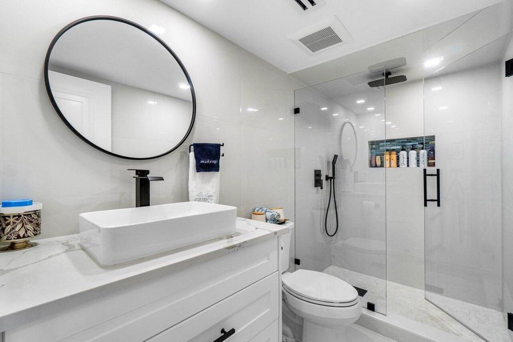 Image 19 of property listing at 875 E Camino Real 3e, Boca Raton, FL 33432