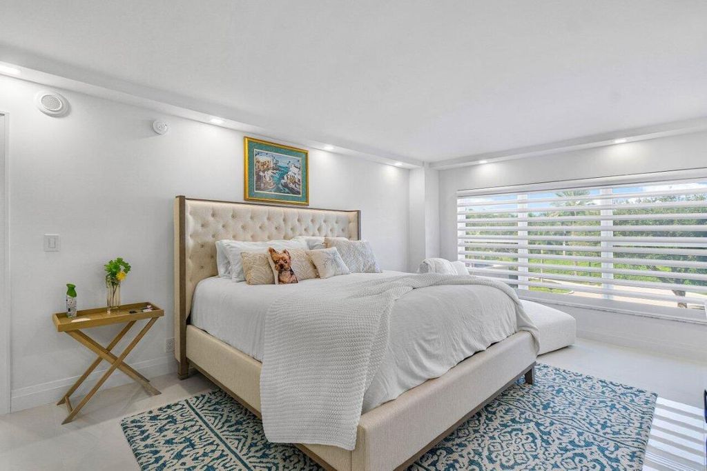 Image 22 of property listing at 875 E Camino Real 3e, Boca Raton, FL 33432