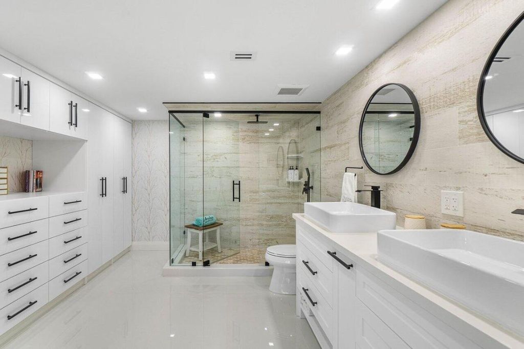 Image 24 of property listing at 875 E Camino Real 3e, Boca Raton, FL 33432