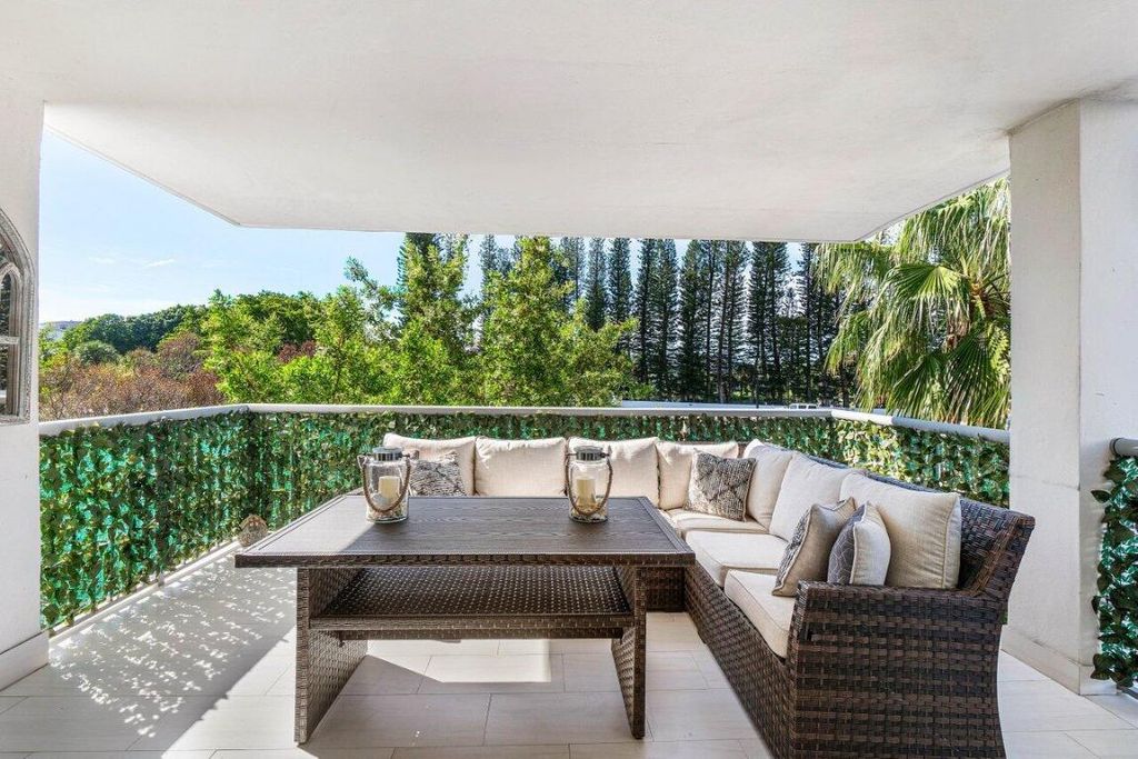 Image 27 of property listing at 875 E Camino Real 3e, Boca Raton, FL 33432