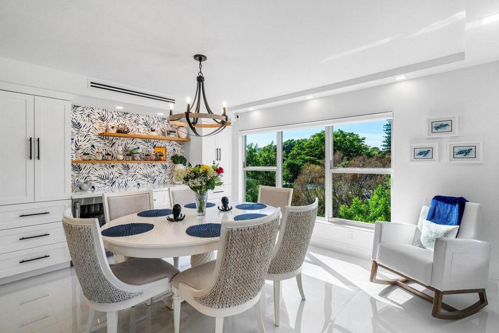 Image 8 of property listing at 875 E Camino Real 3e, Boca Raton, FL 33432