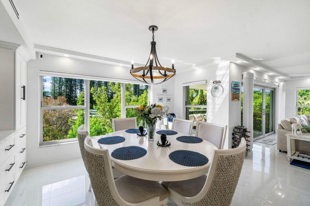 Image 9 of property listing at 875 E Camino Real 3e, Boca Raton, FL 33432