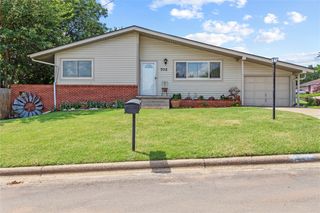 702 E Arlington Avenue, Weatherford, OK 73096