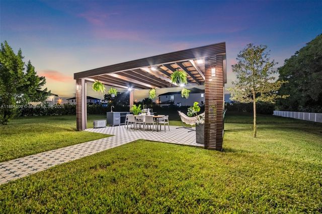 5000 SW 159th Ave, Southwest Ranches, FL 33331