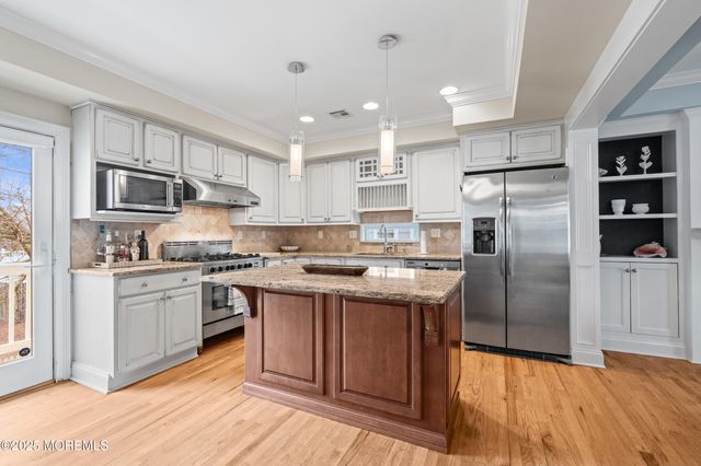 5 Shrewsbury Way, Sea Bright, NJ 07760