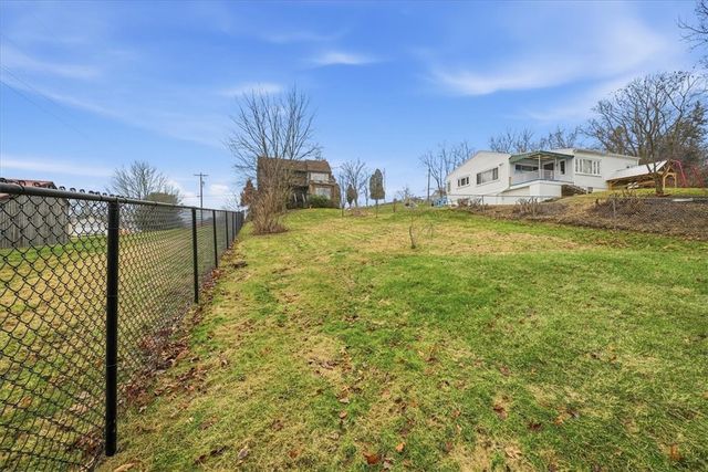 221 Summit Dr, Harrison Twp, PA 15065