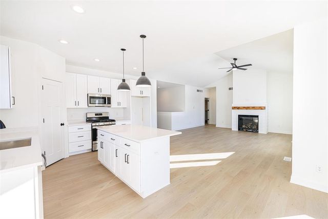 3810 N Woodbury Lane, Janesville, WI 53545