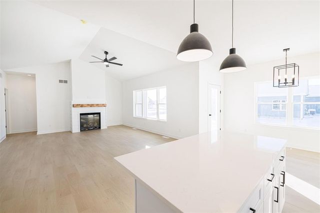 3810 N Woodbury Lane, Janesville, WI 53545