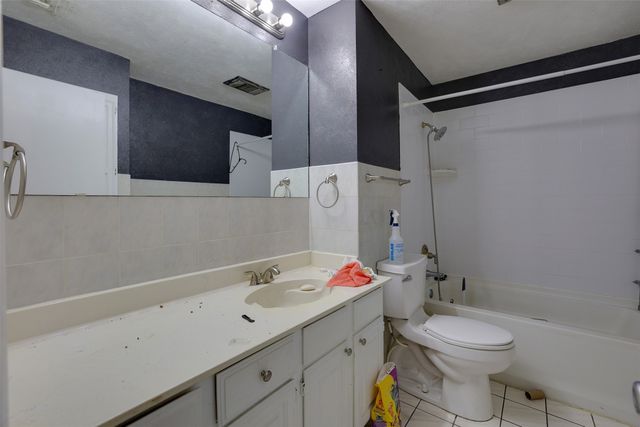 7001 Overhill Road, Fort Worth, TX 76116