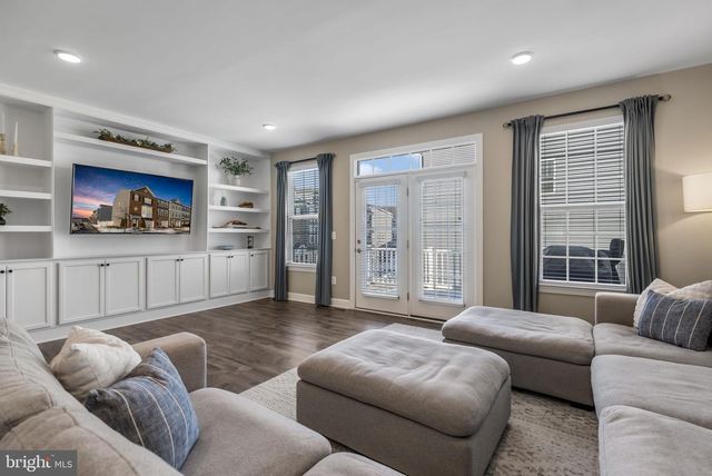 8762 ELSING GREEN DR, Manassas, VA 20112