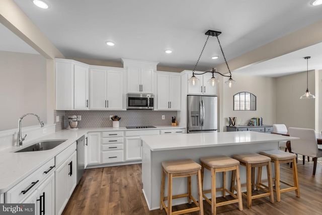 8762 ELSING GREEN DR, Manassas, VA 20112