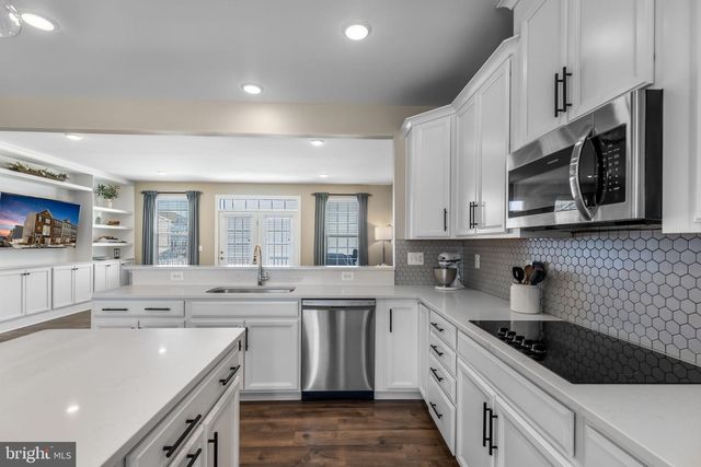 8762 ELSING GREEN DR, Manassas, VA 20112