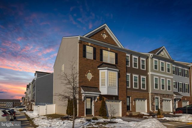 8762 ELSING GREEN DR, Manassas, VA 20112