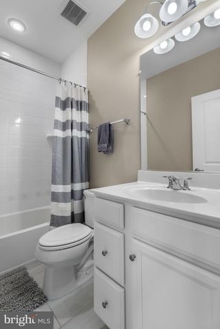 8762 ELSING GREEN DR, Manassas, VA 20112