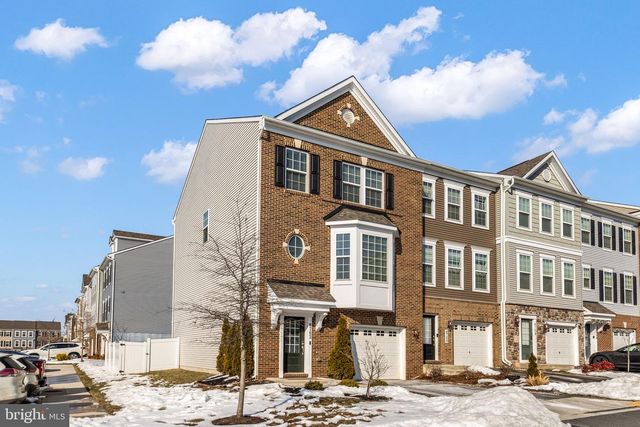 8762 ELSING GREEN DR, Manassas, VA 20112